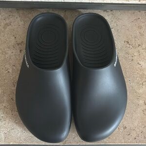 Woman black clogs